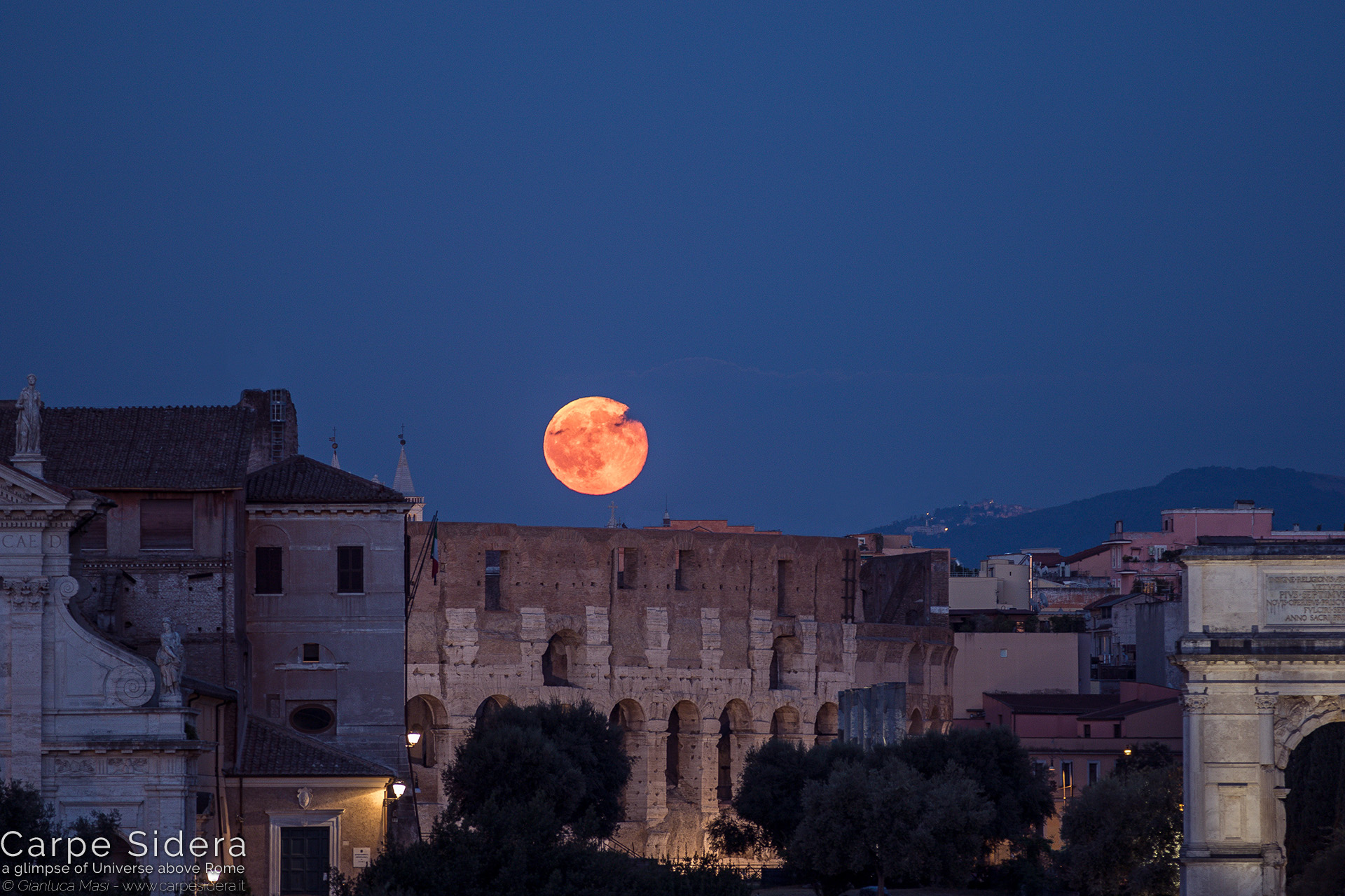 7. La Luna piena del 20 luglio 2016 e il Colosseo.