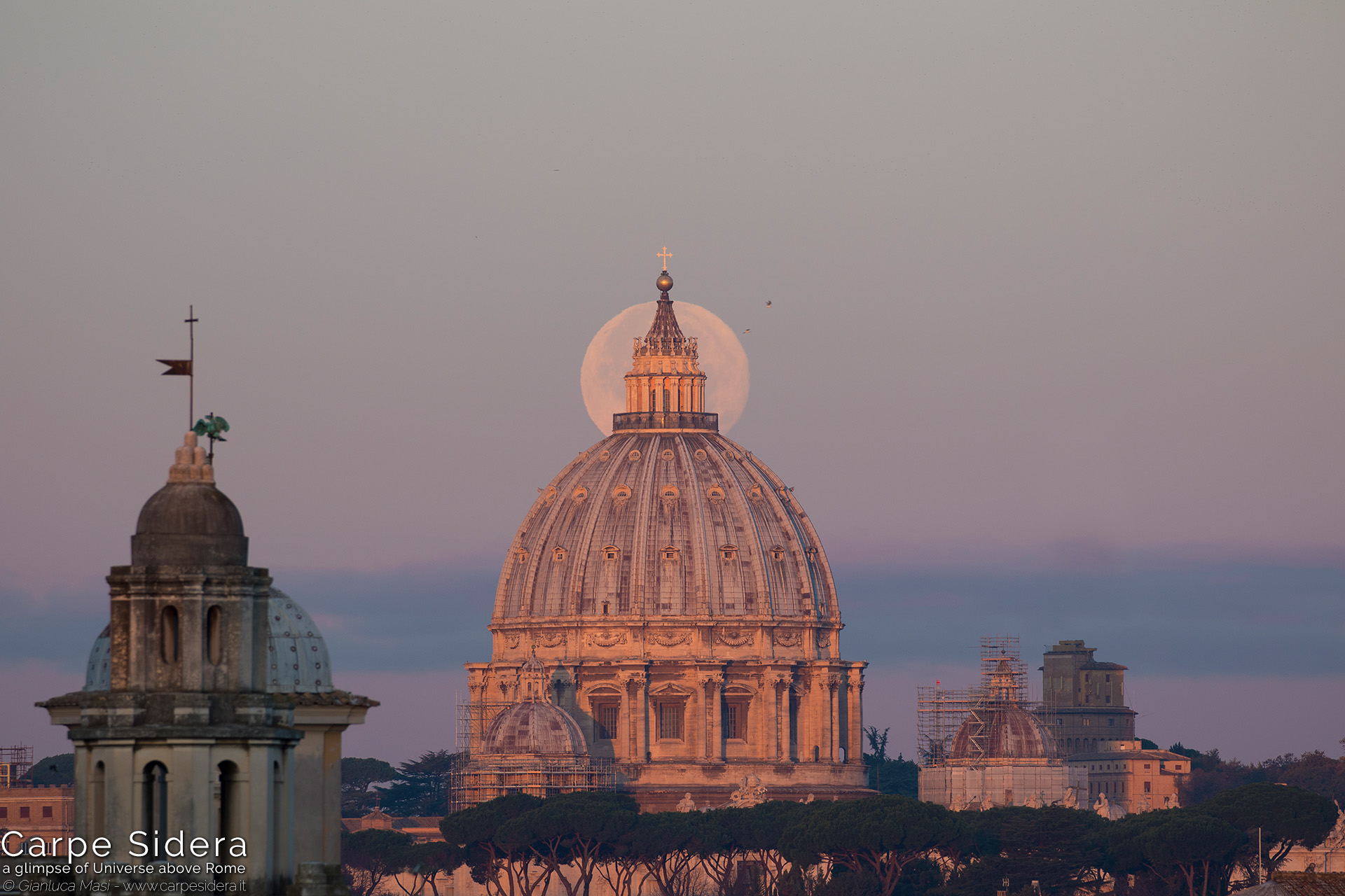 La Cupola di San Pietro "eclissa" la Superluna del 4 dicembre 2017